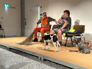 Theatergruppe "Schräge Vögel" am Anlass zur psychischen Gesundheit Theatergruppe "Schräge Vögel" am Anlass zur psychischen Gesundheit