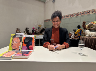 Angélique Beldner las aus ihrem zweiten Buch zum Thema Rassismus "Rassismus im Rückspiegel". Angélique Beldner las aus ihrem zweiten Buch zum Thema Rassismus "Rassismus im Rückspiegel".