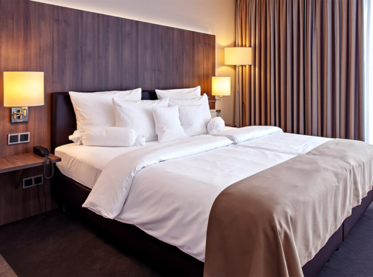 Plaza Hotelbett 1024x761