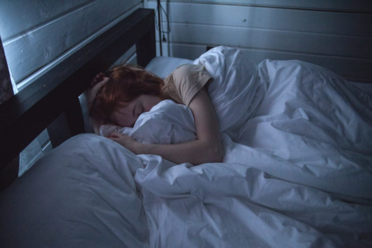 Woman sleeping 935777 1024x683