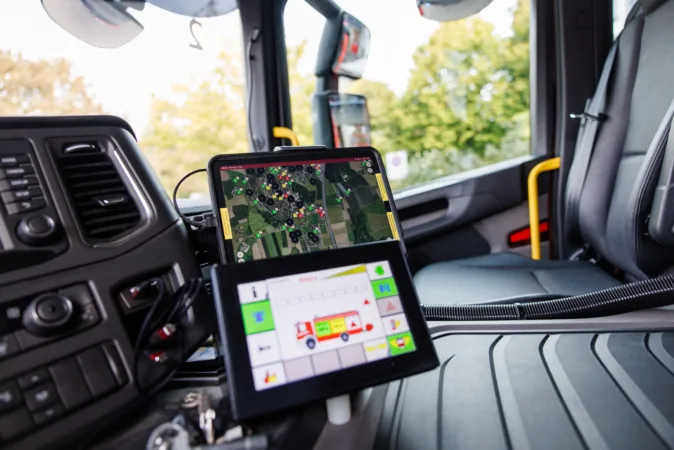 Ein Blick ins Cockpit des Feuerwehrautos