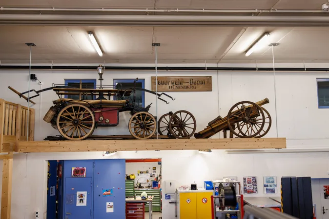 Alter Wasserpumpwagen der Feuerwehr Hünenberg