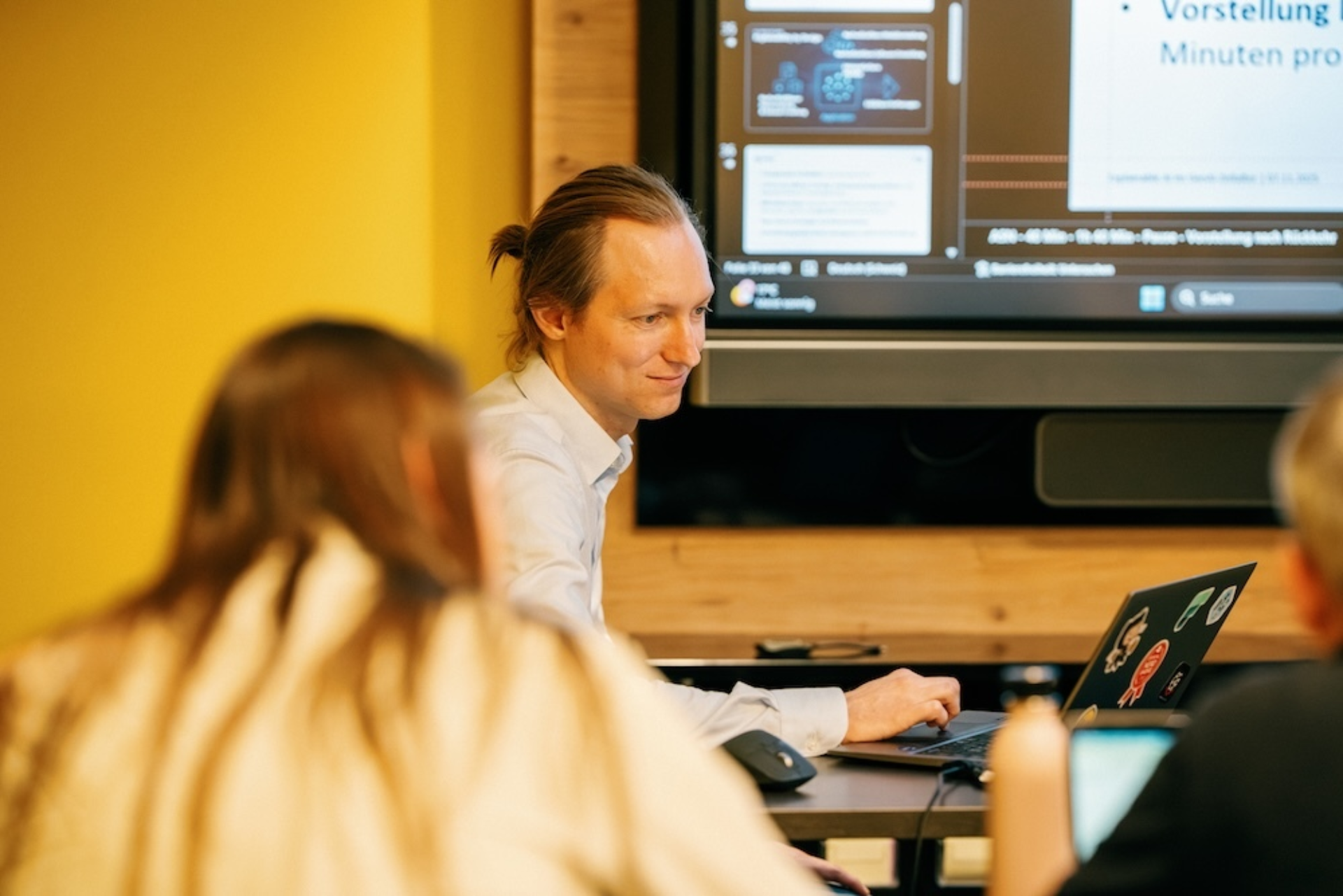 Andreas Schneider, IT-Experte von ipt, erzählt von einem Kundenprojekt, bei dem ein KI-Agenten-System in den IT-Support integriert wurde.