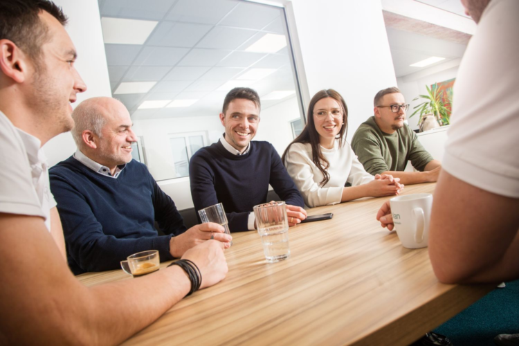 Das konplan Team bei einem Meeting.