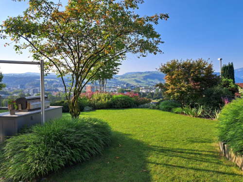 Lenz-Garten-Privatgarten-mit-Natursteinelementen-und-Wasserspiel.jpg
