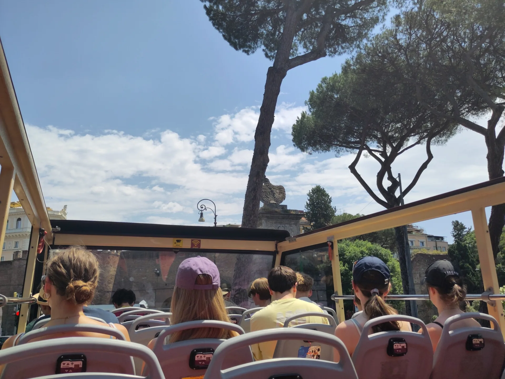 Im Hop-on Hop-off Bus unterwegs nach Rom