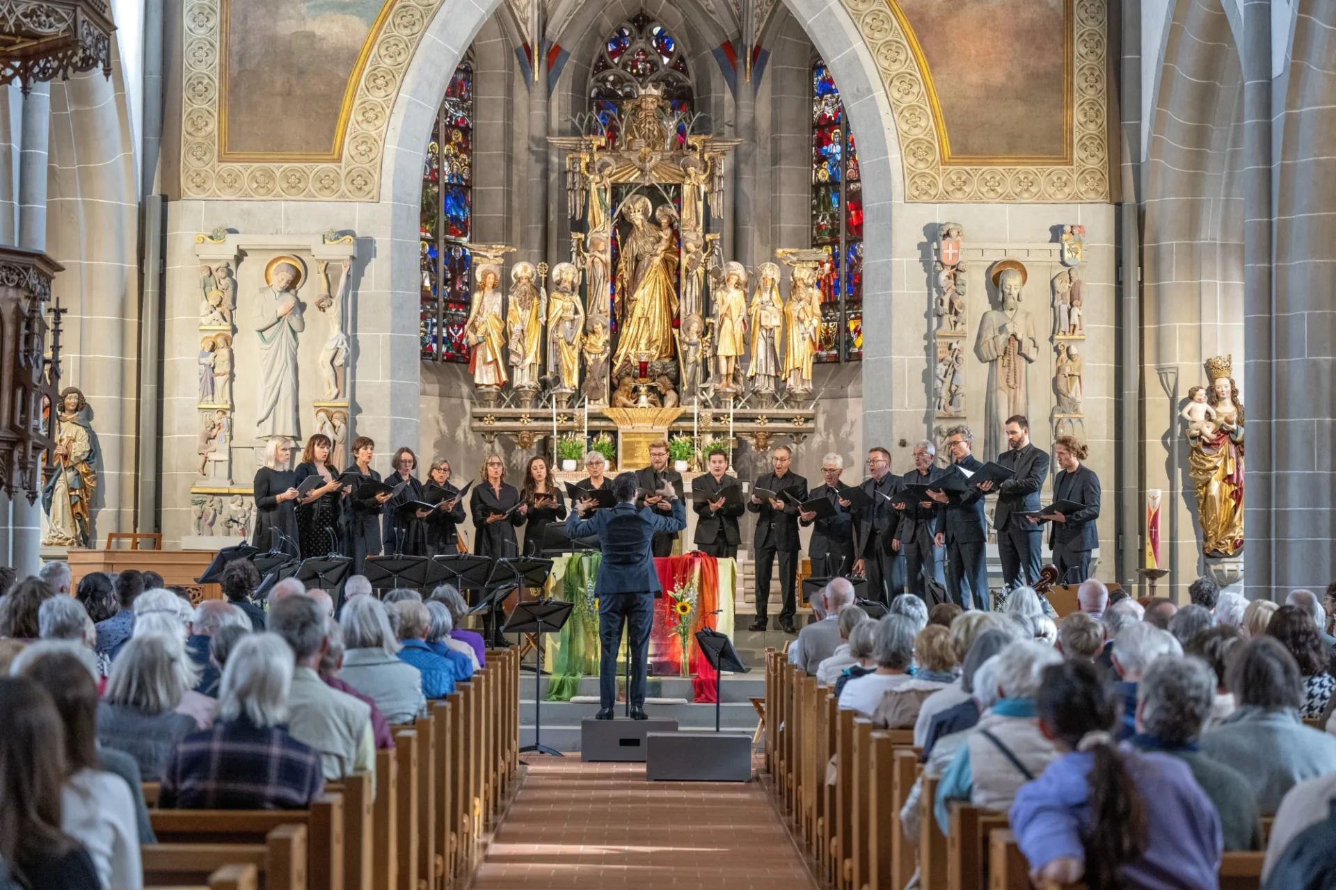 Die Camerata St. Michael singt in der Kirche St. Oswald Zug