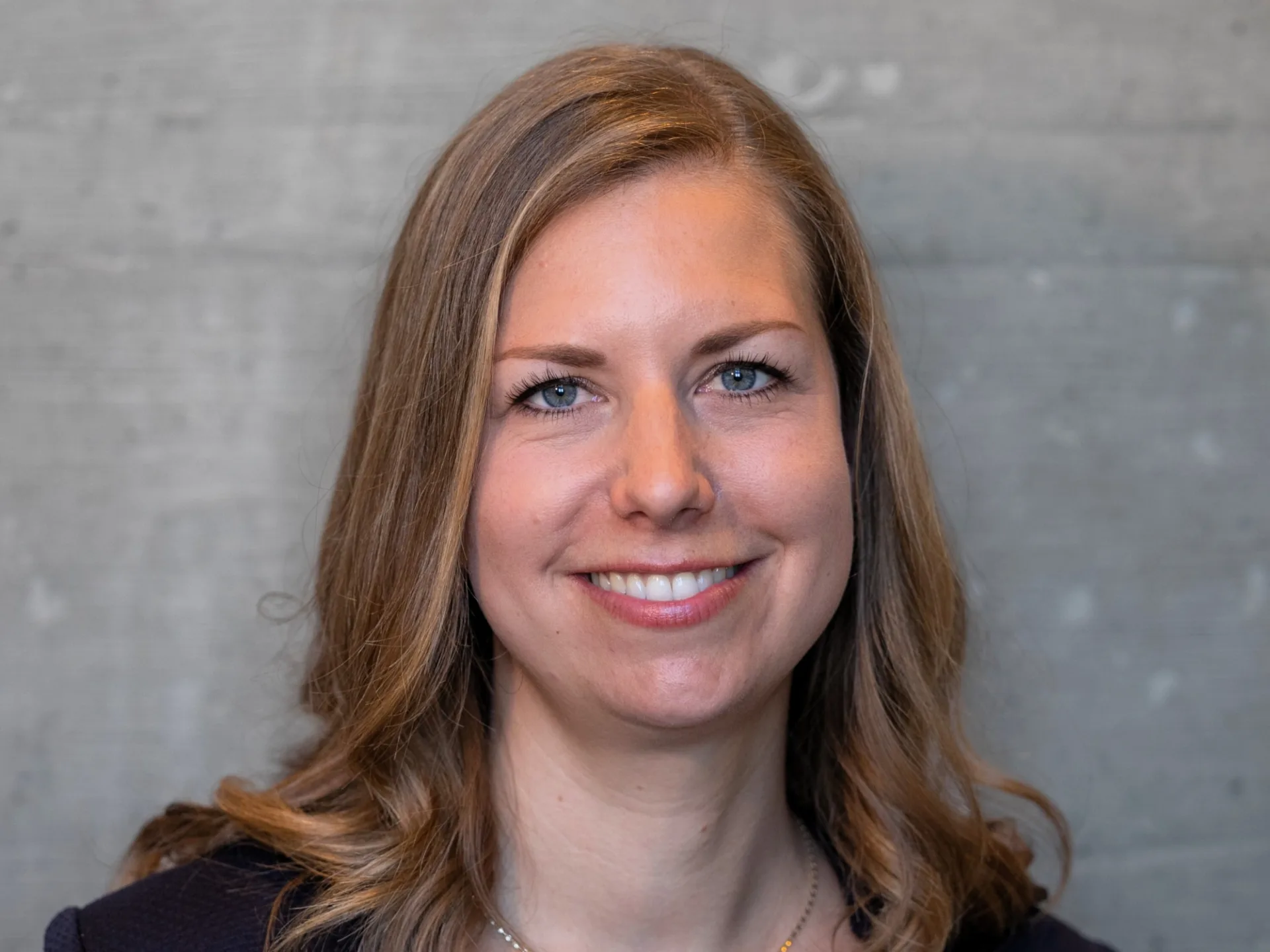 Caroline Zuercher Portrait quer hell